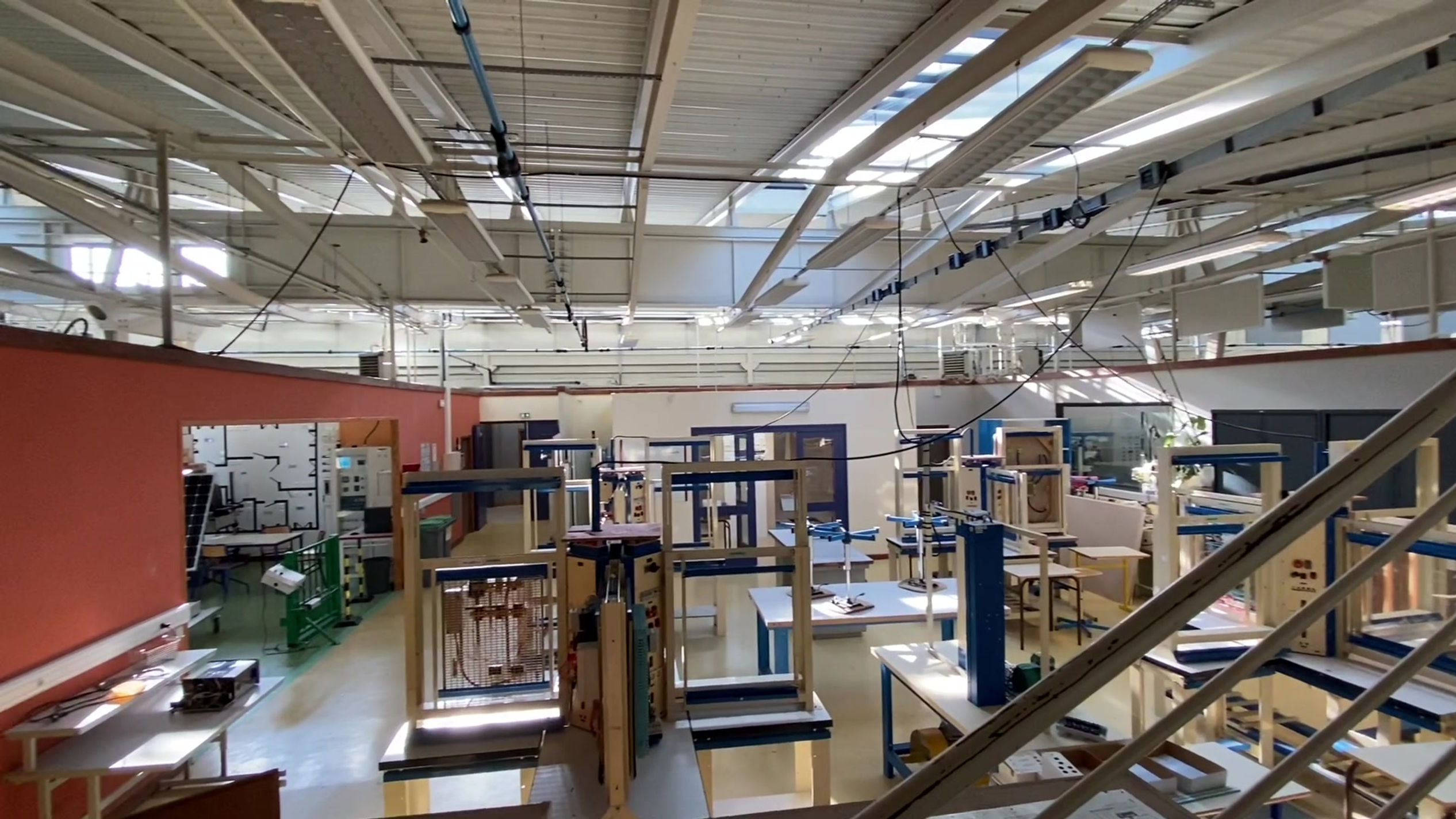 Vidéo de présentation des salles de TP de BacPro MELEC